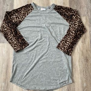 Woman’s lulaRoe tee